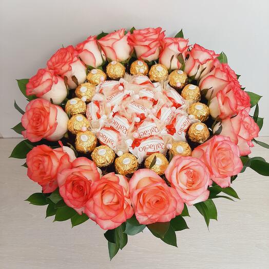 Букет из роз и конфет