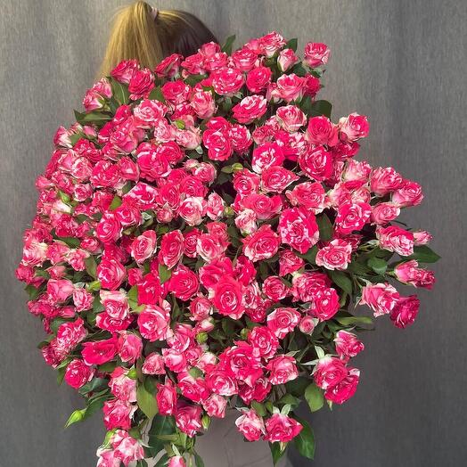 Букет из 29-ти кустовых Роз в крапинку