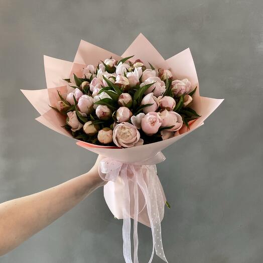 35 розовых пионов