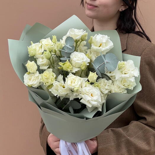 Букет из кудрявых лизиантусов