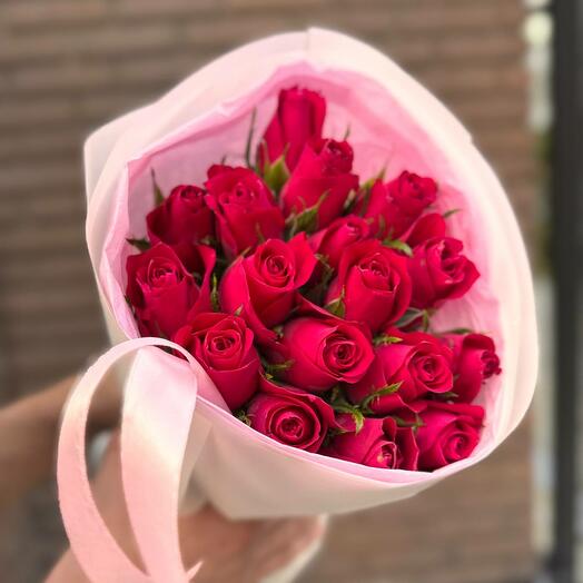 Розовые розы Кения
