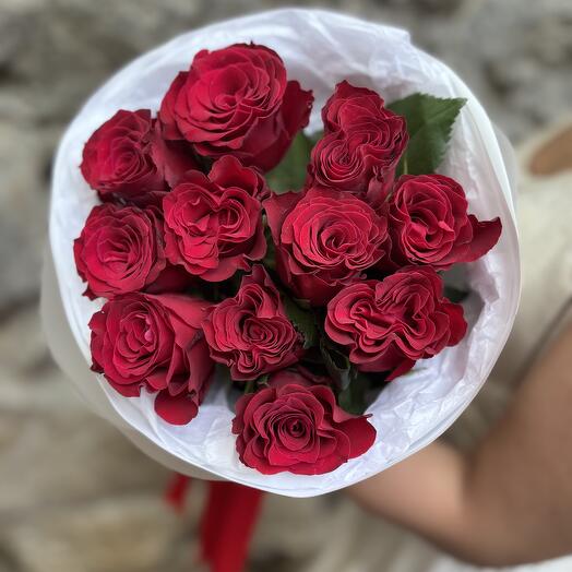 Красные розы 🌹 в упаковке с лентой (11 красных роз )