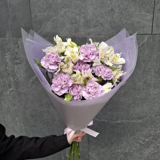 Авторский букет из диантусов  и альстромерии " Мечта"