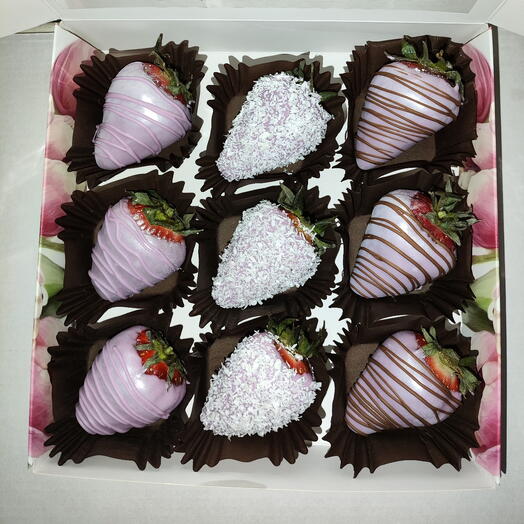 Клубника в шоколаде "Сиреневое настроение " 9 (9-12 ягод)