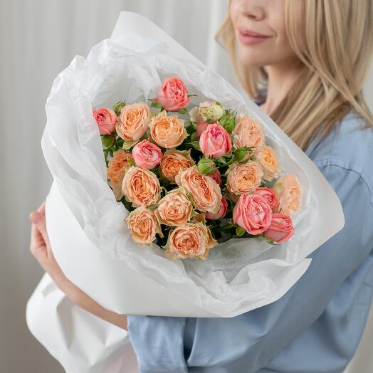 Букет из 5 кустовых роз Пионика