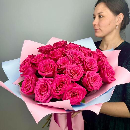 Роскошный букет из 25 ярких роз