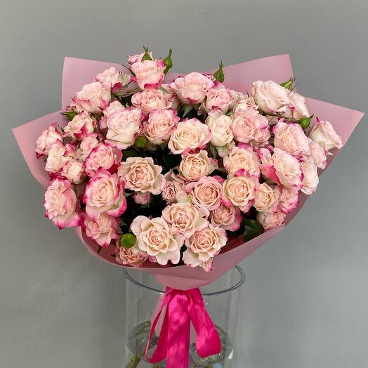 11 Кустовых роз в розовой упаковке