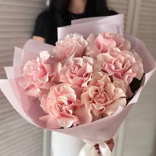 Букет из 7 французских нежных роз