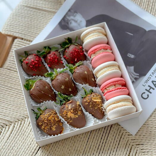 Клубника в шоколаде и macaron mix