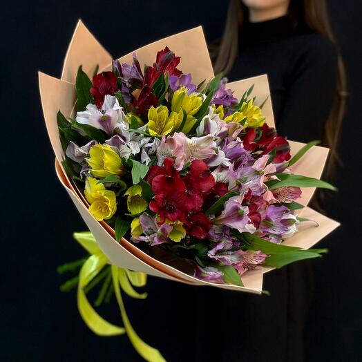 Яркий букет из 15 альстромерий микс (мб 261)