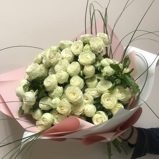 15 белых пионовидных роз