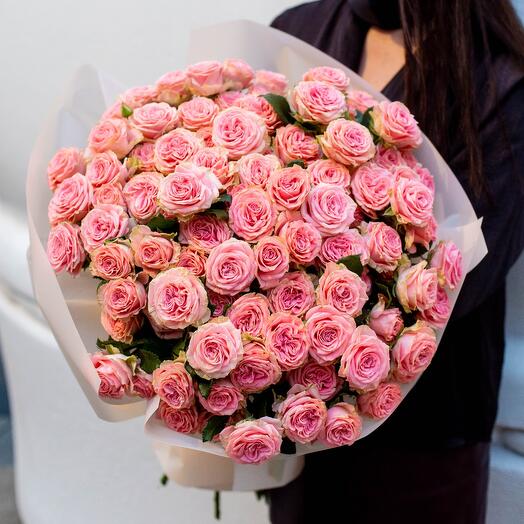A bouquet of spray roses