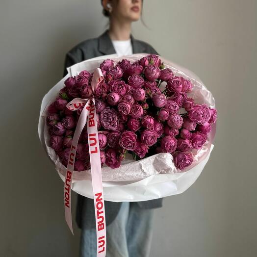 Букет "31 кустовых пионовидных роз"