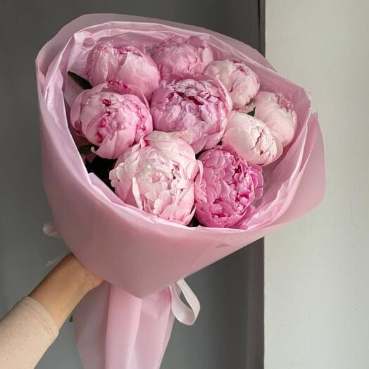 Букет из 9 розовых пионов