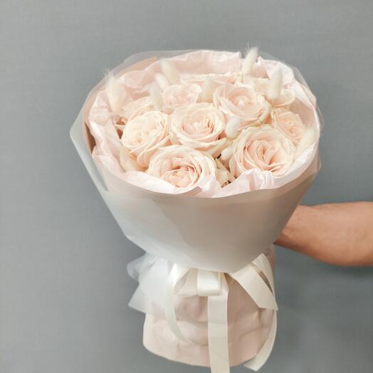 Bouquet of roses and lagurus "Nezhenka"