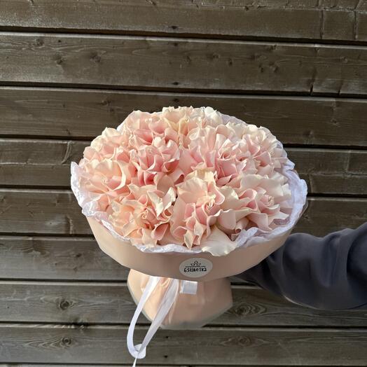Французские розовые розы