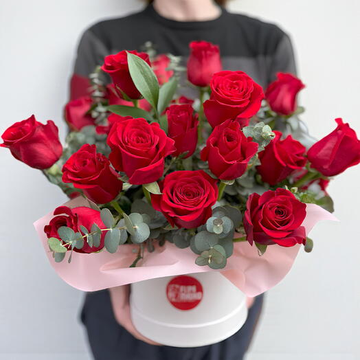 Hat box with 24 roses