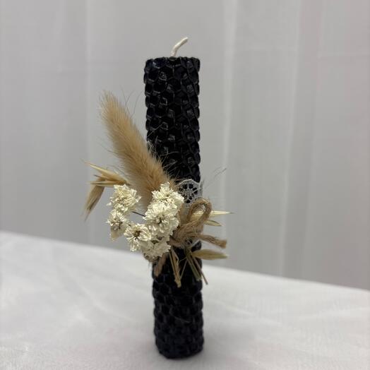 Свеча из вощины с сухоцветами