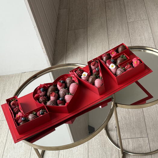 LOVE BOX клубника в шоколаде