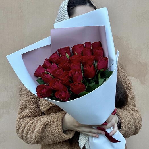 Розы бордовые 25