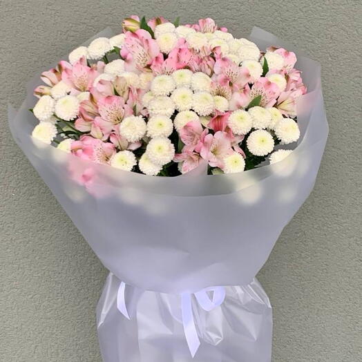 Букет из хризантем ньютон с альстромериями