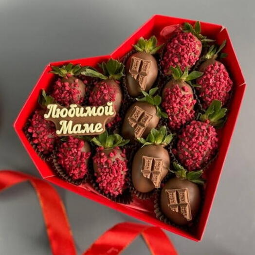 Клубника в шоколаде сердце М маме в день матери