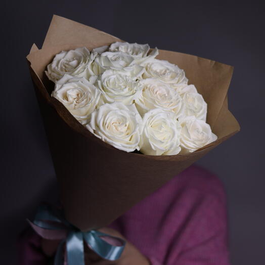 Mono ramo de rosas blancas en forma de peonía