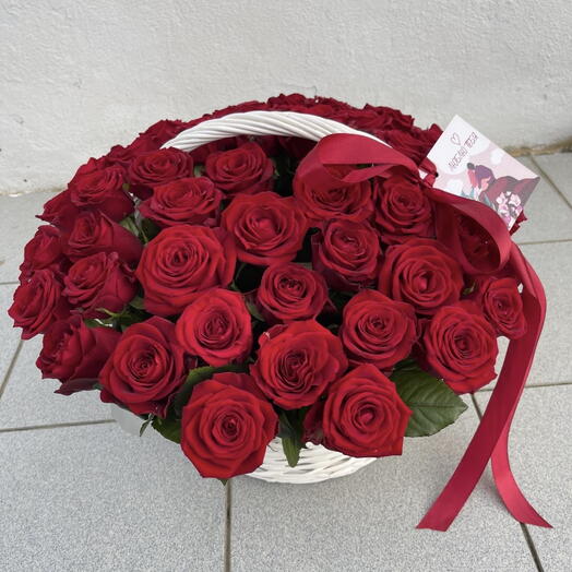 Корзина красных роз 🌹