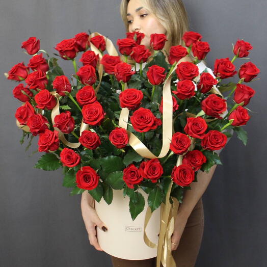 Большая коробка с красными розами 51 шт