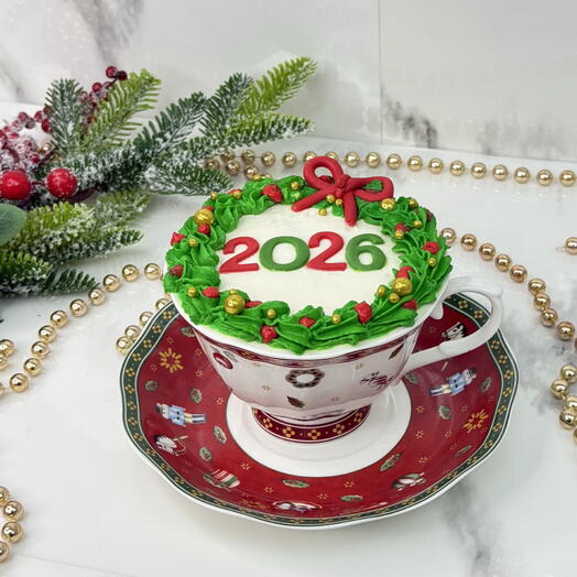 Новогодний торт в керамической чайной паре