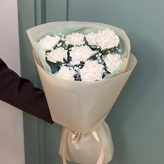 Букет из кремового диантуса  и гипсофилы