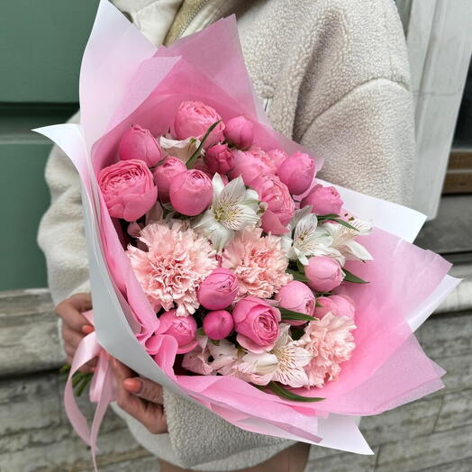 Букет пион роза, альстромерия, диантус