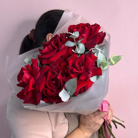 14 ФЕВРАЛЯ Букет с французскими розами Бордо и эвкалиптом