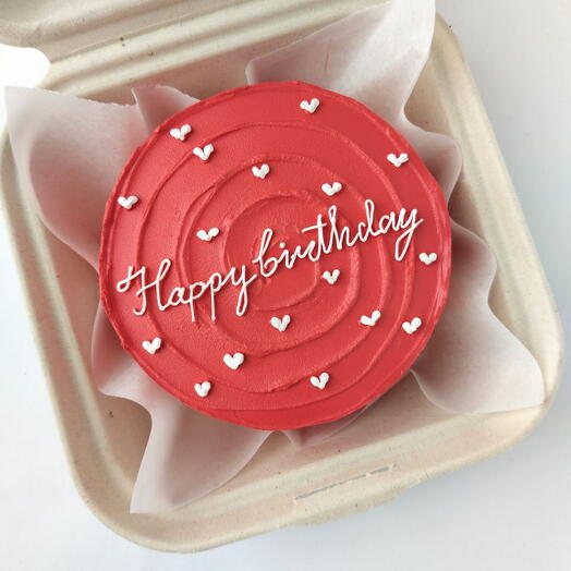 Бенто-торт красный с сердечками и надписью "Happy Birthday"