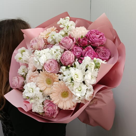 Авторский букет роза кустовая, маттиола, гермини, диантус