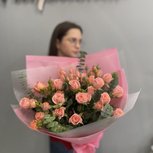Моно букет из кустовых роз