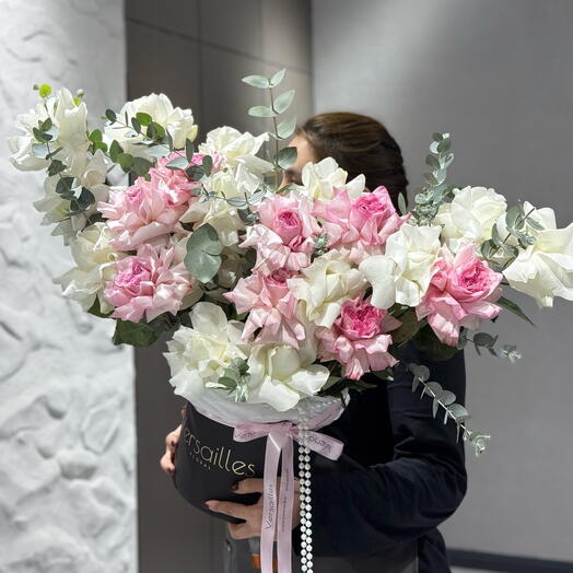 Композиция французских роз в коробке