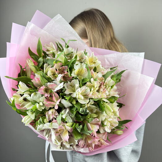 Розовые и белые альстромерии (15 шт)