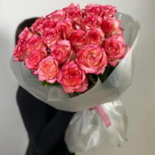 Красивый букет из розовых Джамили