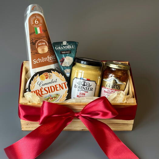 Подарочный набор "Сырный" в ящике: подарок для родных и близких на праздник, день рождения, юбилей