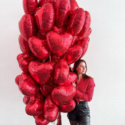 Шикарная связка из 75 красных шаров сердец для девушки