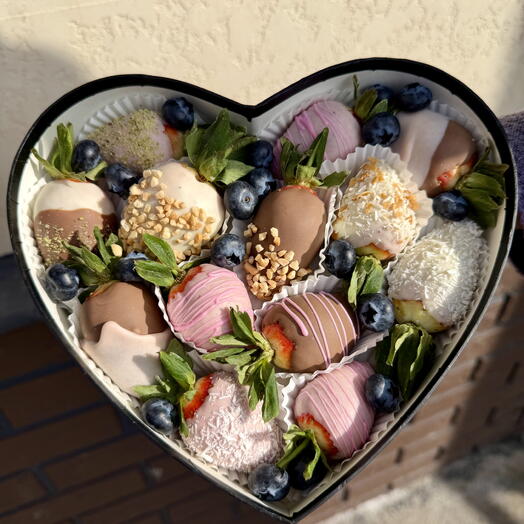 Клубника в шоколаде с голубикой 13 ягод