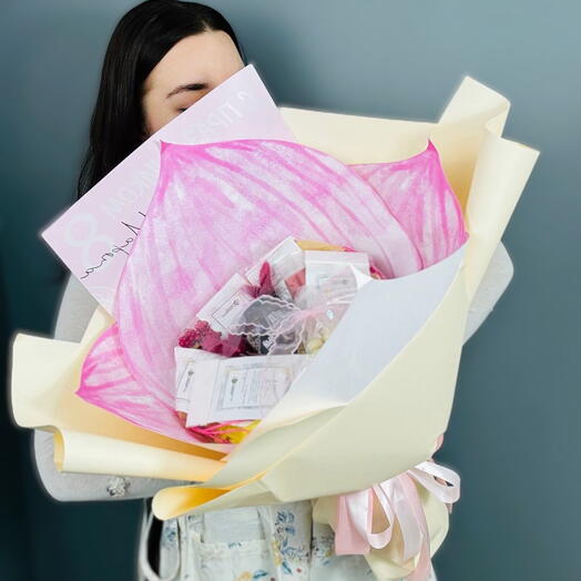 Подарочный набор букет на 8 марта с ассорти чая , шоколадом, мёдом "Лотос счастья"