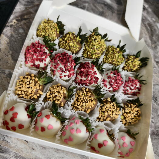Клубника в шоколаде ассорти