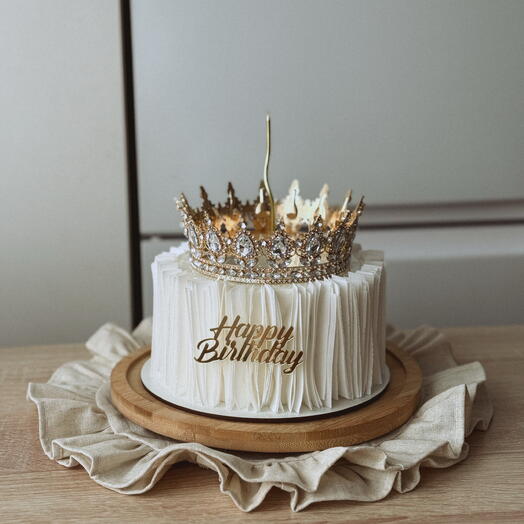 Торт с короной и блестками в золоте