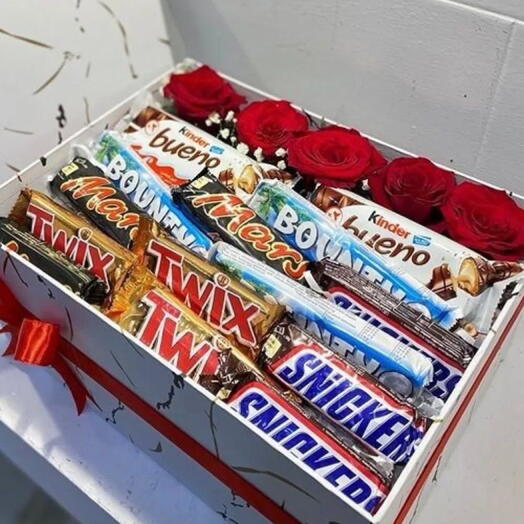 Box of sweets and flowers 🎁 🍫