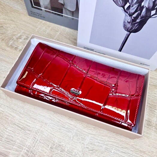 Кошелек женский лаковый из натуральной кожи