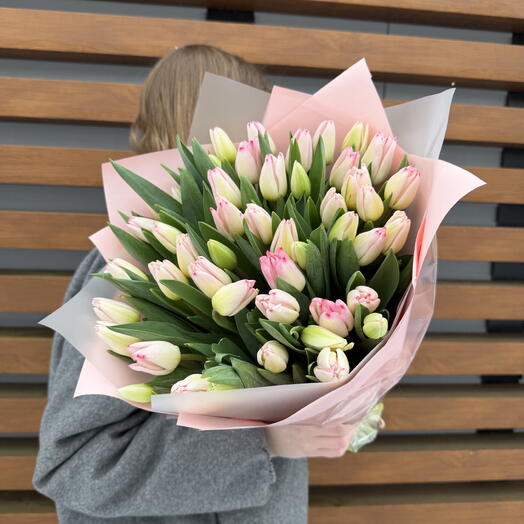 49 нежно-розовых тюльпанов
