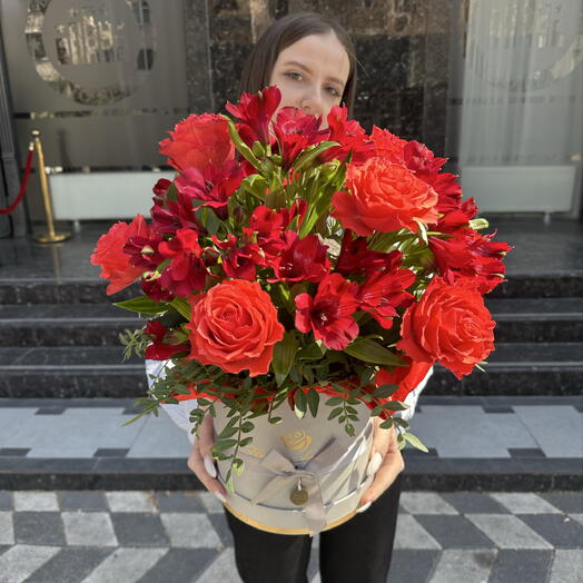 Розы в шляпной коробке