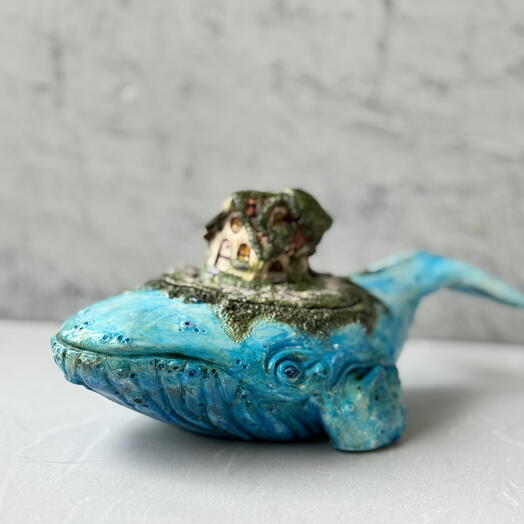 Аромасвеча «Кит мечтатель», слива и сакура